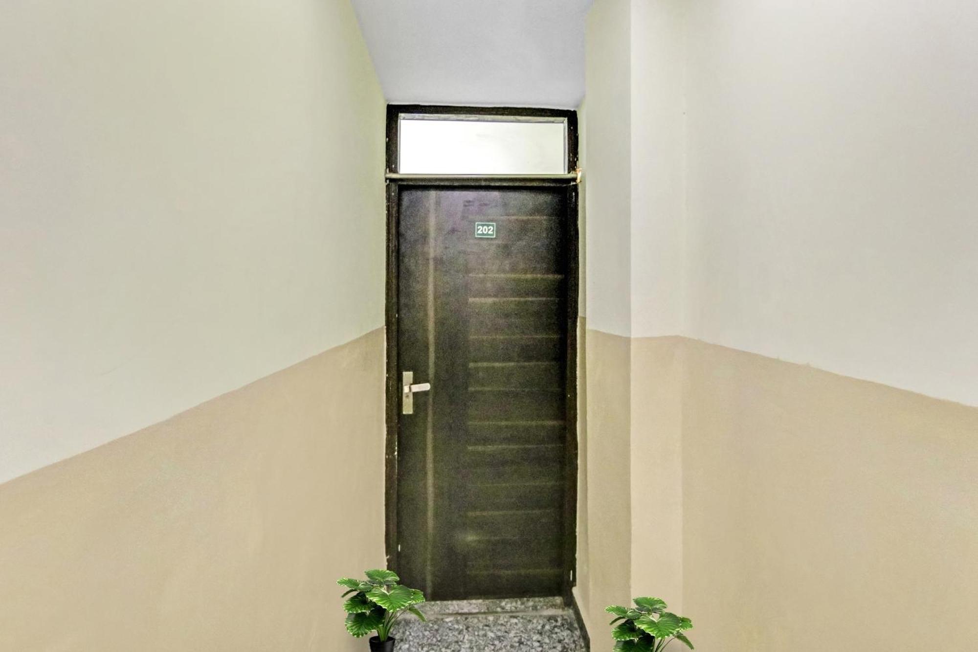 Super Hotel O Royal Green New Delhi Exterior foto